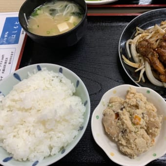 定食屋さんにて