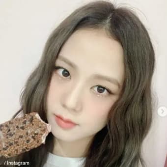 From Jisoo's dinner "VLIVE"