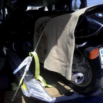 車でオートバイを運搬する（トランポ）