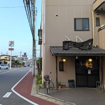 松坂家＠東千葉　巨大なとんかつが乗った「かつかれーそば」はかなりの圧巻！ 冷たい「揚げなす冷そば」も夏にぴったり！