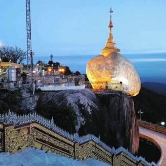 「世界の奇想天外な風景⑤」ミャンマー・モン州「チャイティーヨー・パゴダ」～写真と短歌で綴る世界文化紀行