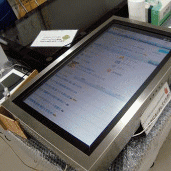 Androidでデジタルサイネージ（23型大画面マルチタッチ）ハイビジョン出力STB