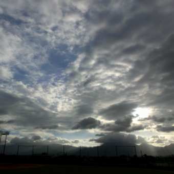 夕暮れ時は賑やかな空