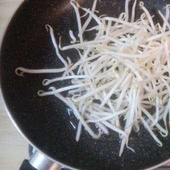 ◎１食50円の「もやしだけ焼そば」を作ってみた