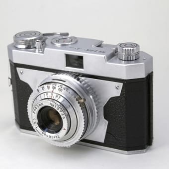 懐かしきフィルムカメラのエプロンデザイン