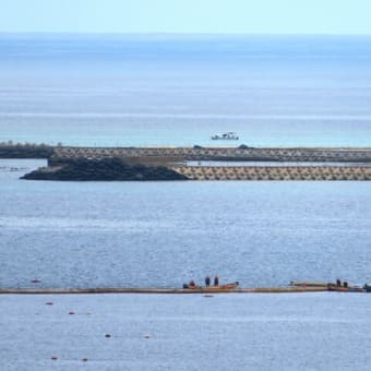 ３０００日目の辺野古ゲート前抗議行動／Ｎ２・Ｋ９護岸に土砂陸揚げ用のスパッド台船が再設置される