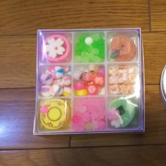 赤色ではなく。
