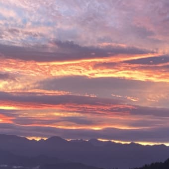 朝焼けの空は曇りの象徴