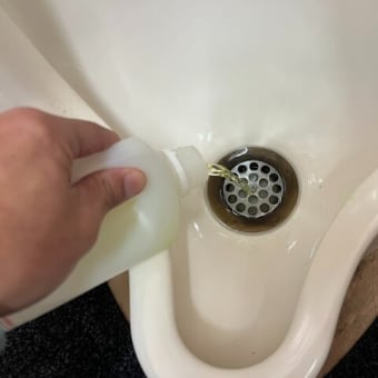 小便器の詰まり修理