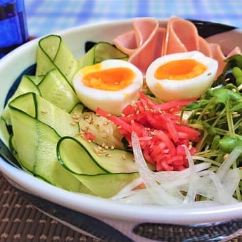 お供え物は「よもぎ団子」