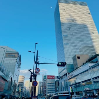 日曜日の新宿駅南口