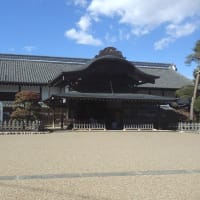 城絵図の裏の碑文は遠目なり／代り銘板柵にはあれど（川越城・本丸御殿）