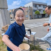 林芙美子の碑に献花
