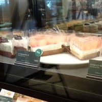 タイラー・ヘンダーソン「LOVE ENDURES」。スタバ上田中央店でピーチ＆ミルクケーキで珈琲タイム。