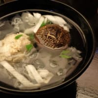 新宿伊勢丹７F『分とく山』で食事会兼しのぶ会開催。ランチの華霞コース二名分をお願いして、しめっぽいのは嫌なので、故人をしのびながらわいわい楽しく頂きました！