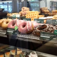 タイラー・ヘンダーソン「LOVE ENDURES」。スタバ上田中央店でピーチ＆ミルクケーキで珈琲タイム。