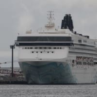 函館港に“クルーズ客船”２隻、同時入港．．．