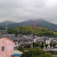 吉野山の高圧線鉄塔