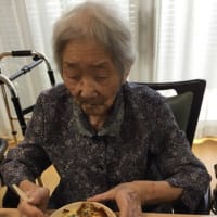 #ケアライフ聖　昼食にお弁当を頼みました。