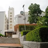 ３０日　市役所庁舎内で女性職員がスプレー吹き付けられる…全身黒っぽい服装の男逃走中　女性は目などに痛みを訴えるも意識あり　東京・調布市