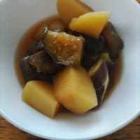 鶏肉のトマト煮　じゃがいもと茄子の煮物