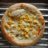 おへその ミニピザ“マルゲリータ”＆“ホワイトソース&コーン” ～3月の新