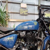 間に合いました！！3連休前に。ROYAL ENFIELD SHOTGUN 650 MID ! カラーはPlasma Blue。 ブルーボディーにイエローの差し色がヤバいね！