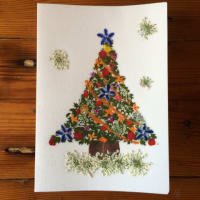 クリスマスカードより年賀状本の出版の方が早かったので　創る順序が逆になり少しへんな気持ちです・・・・