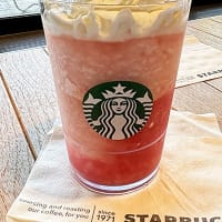 ラブ&ピーチフラペチーノ　と　サンシャインパインフラペチーノ