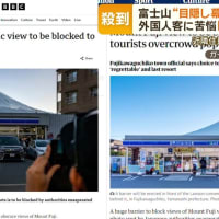 ３日　富士山“目隠し”騒動　別のコンビニに外国人観光客集結…撮影スポット化で車の妨げに
