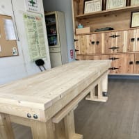 キャスター付きベンチ収納型テーブル　４回目の製作です。