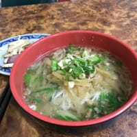 お昼は搾菜ロースー麺