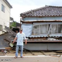 新潟・長野で震度６強の地震　死者４人、負傷３００人超