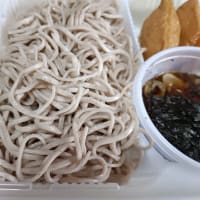 又もや昼飯はコンビニのざるそば！