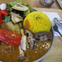 久し振りにカレー食べてきました。