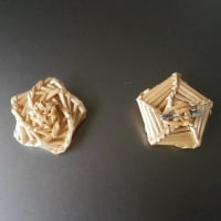 ほたるかごのブローチ