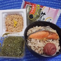 【04/20朝食】チリ産甘口銀鮭荒、ちょっとした朝食セットなんだね：P