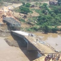 中国企業手掛けたケニアの橋、完成前に崩落　総工費１４億円