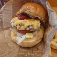 横浜弘明寺で肉汁滴るハンバーガーどうでしょう