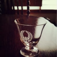 家紋柄の杯