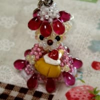 ピンクの雫ビーズを使いました♪