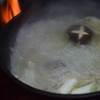 2025　釣り＆キャンプ鱒蔵でキャンプ　その3　～スモークチーズ、ニジマスの塩焼き、ネギマ、鶏ちゃん、手羽先の水炊き、山菜のアヒージョ、どて煮、高山風だんご～