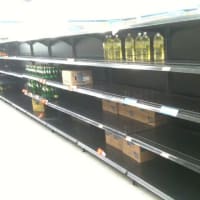 コンビニ、スーパーで食料が売ってない・・・