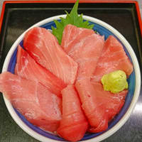 本日のおすすめはマグロの王様と称される「本マグロ」を贅沢に使用した本マグロ丼です！