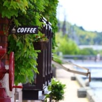 河畔のカフェ