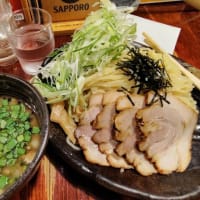 |M3424|赤羽一番街『ひむろ』にお邪魔。トマトサワー＆キクラゲ＆焼き餃子で開始し、醤油つけ麺（中盛り）のハーフ焼豚2枚・ねぎ・ニラ増しをニンカラ味変でいただきました！