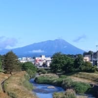 今朝の岩手山（明治橋→南大橋→簗川）