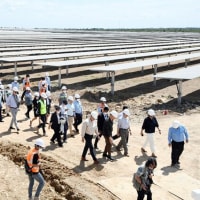 アジア開発銀行支援の太陽光発電所　稼働