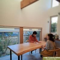２８２２、家具と暮らしと私時間と・・・。一枚板と木の家具の専門店エムズファニチャーです。