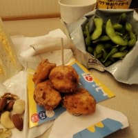 |M3408|神戸御幸通り四丁目『ローソン』でホテル飯の買出し。ローソンの惣菜で開始して、たまごサンドをあらためて味わい、マルちゃん緑のたぬき天そば（小えび三昧天ぷら入り）で締めました！